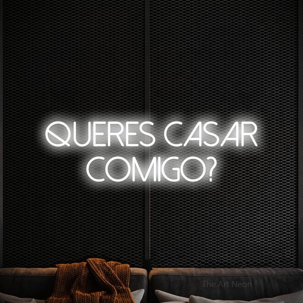 LED neon sign reading “Queres Casar Comigo?”, arranged in 2 lines.