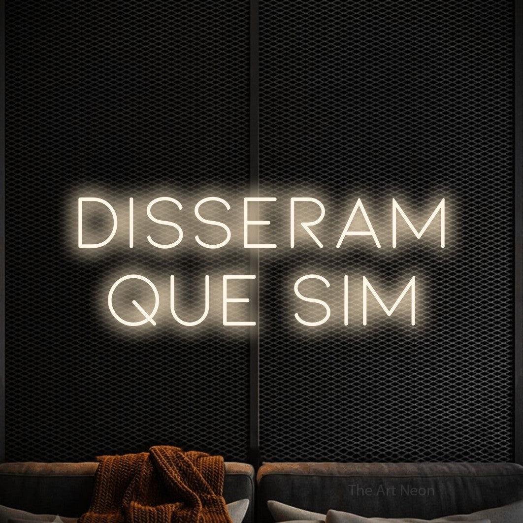 LED neon sign reading “DISSERAM que sim”, arranged in 2 lines.