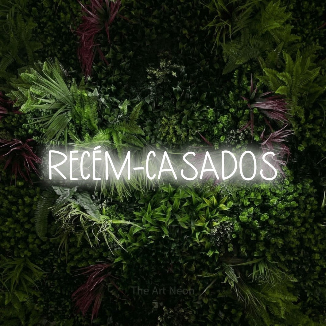 LED neon sign reading “RECÉM-CASADOS”, arranged in a single line.