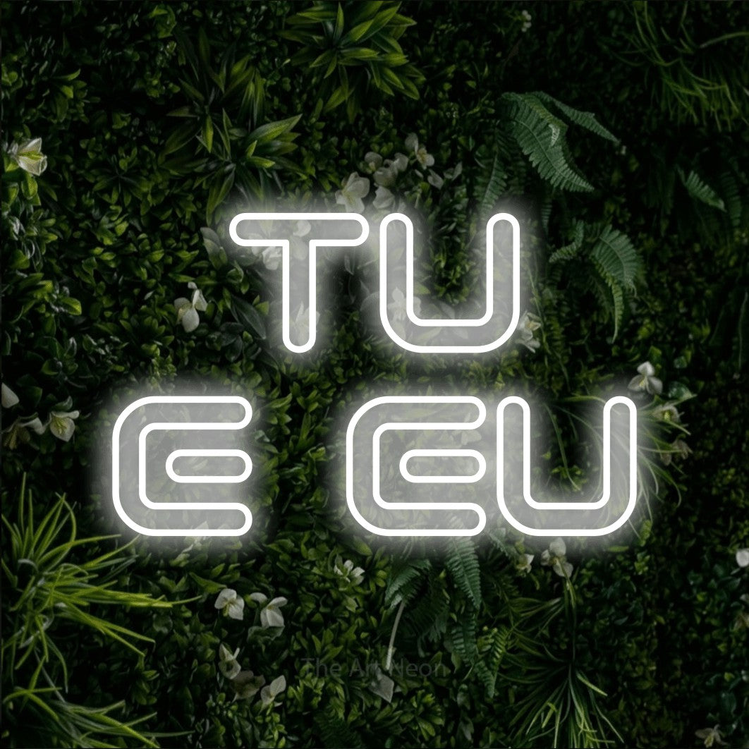 LED neon sign reading “TU E EU”, arranged in 2 lines.