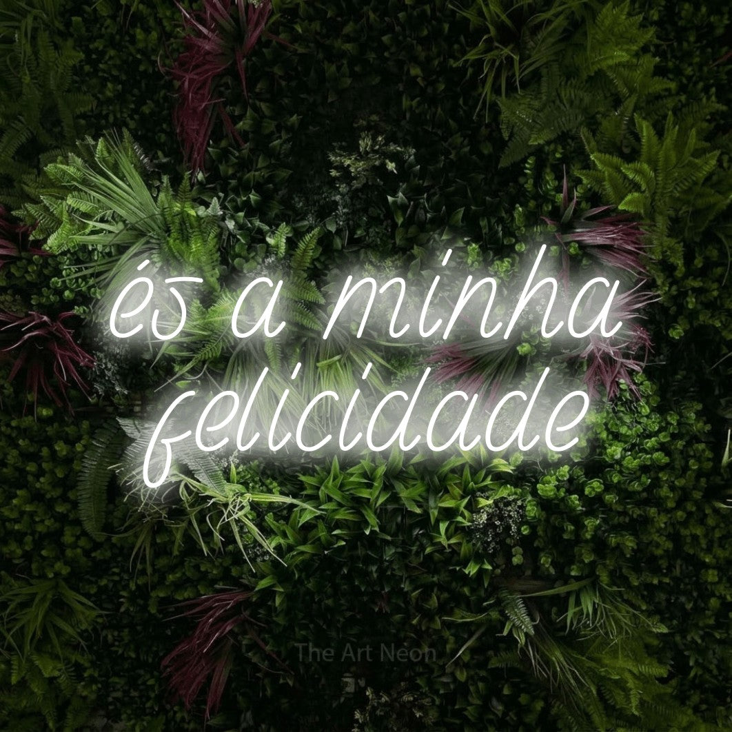 LED neon sign reading “és a minha felicidade”, arranged in 2 lines.