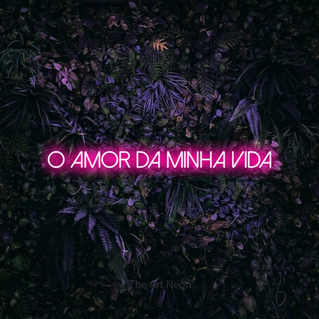 LED neon sign reading “O Amor da Minha Vida”, arranged in a single line.