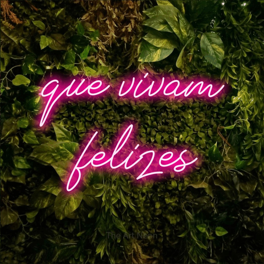 LED neon sign reading “que vivam felizes”, arranged in 2 lines.