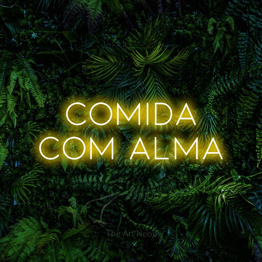 LED neon sign reading “COMIDA com alma”, arranged in 2 lines.