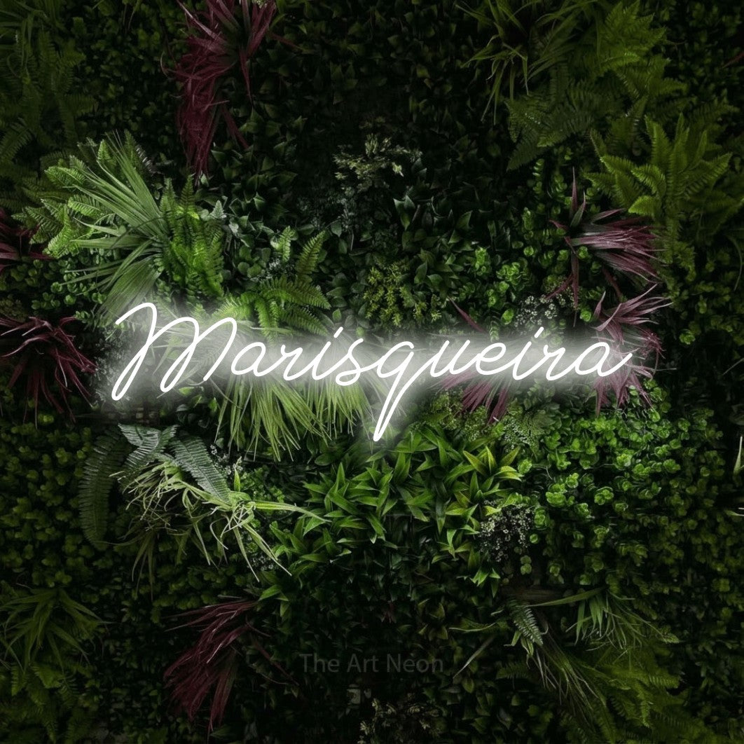 LED neon sign reading “Marisqueira”, arranged in a single line.