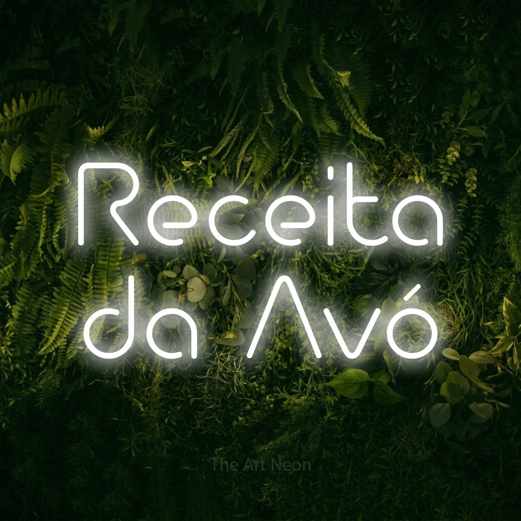 LED neon sign reading “Receita da Avó”, arranged in 2 lines.