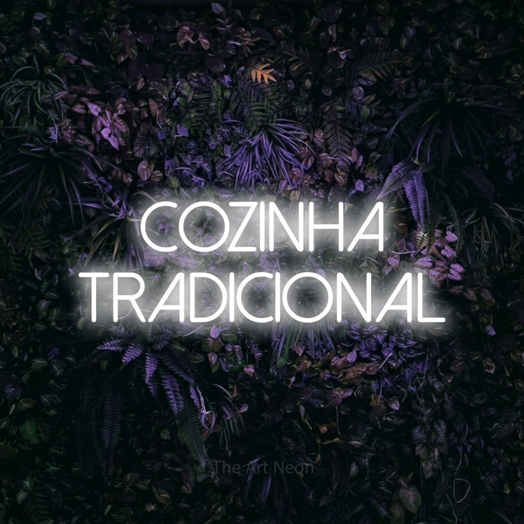 LED neon sign reading “cozinha TRADICIONAL”, arranged in 2 lines.