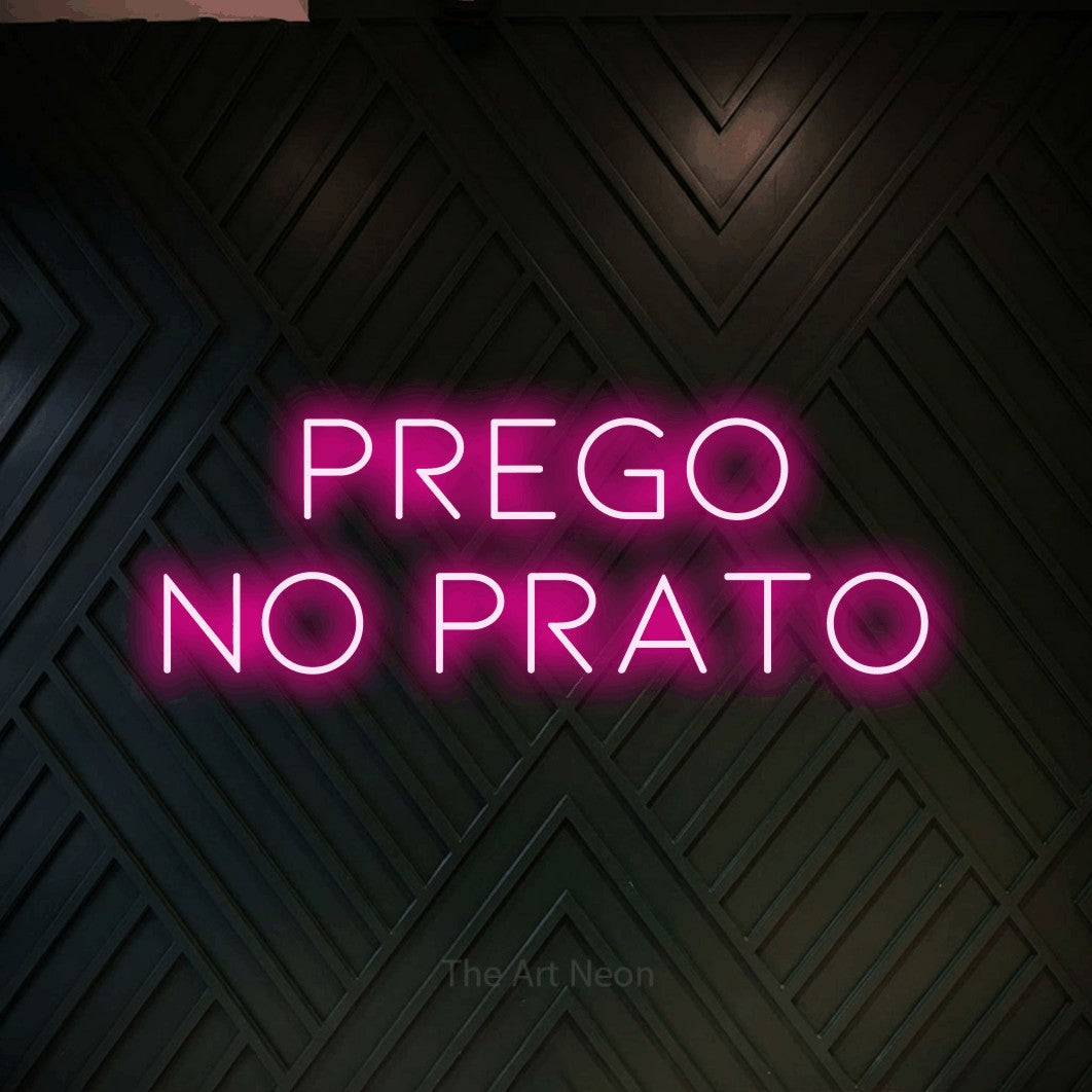 LED neon sign reading “Prego no Prato”, arranged in 2 lines.