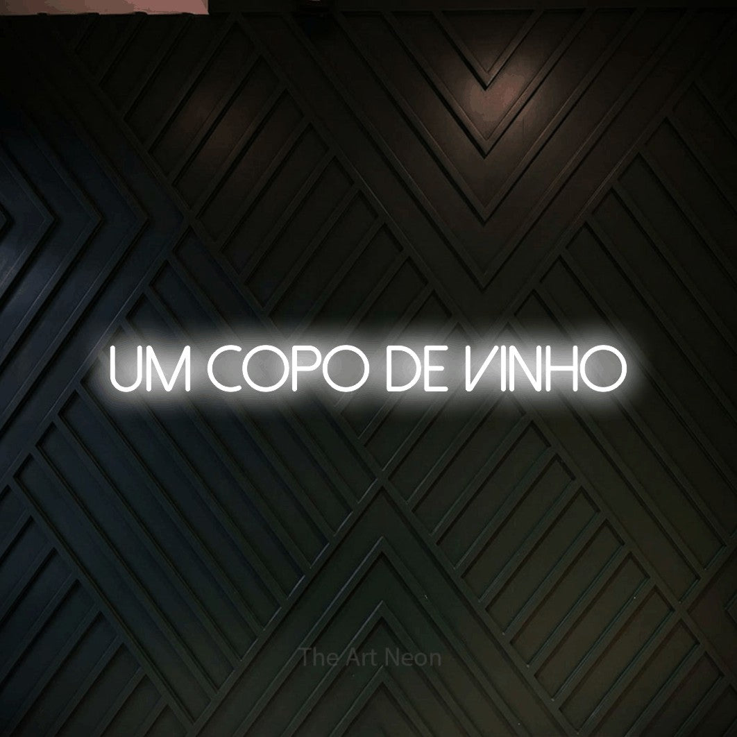 LED neon sign reading “Um Copo de Vinho”, arranged in a single line.