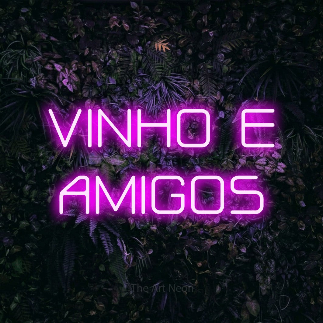 LED neon sign reading “VINHO E AMIGOS”, arranged in 2 lines.