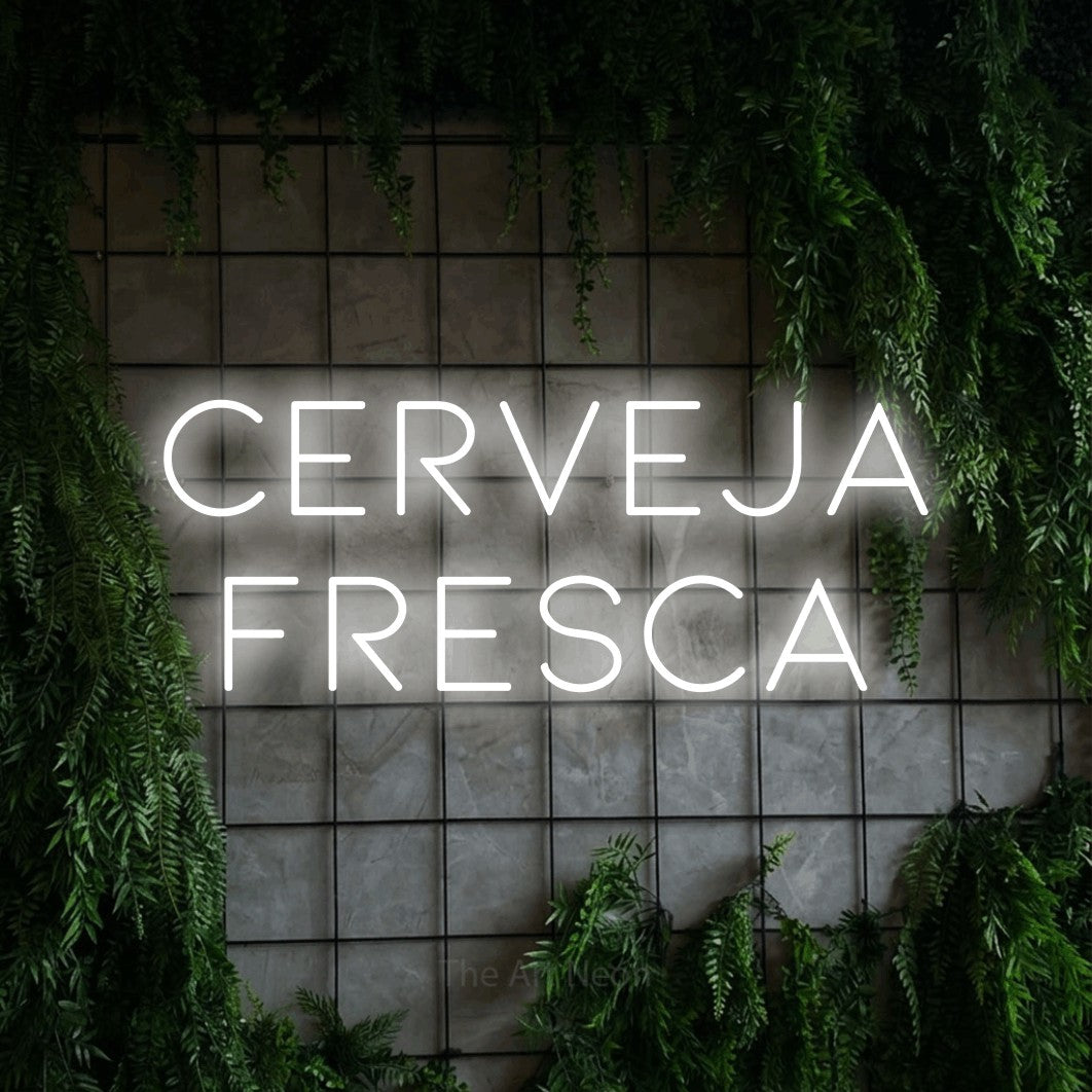 LED neon sign reading “cerveja fresca”, arranged in 2 lines.
