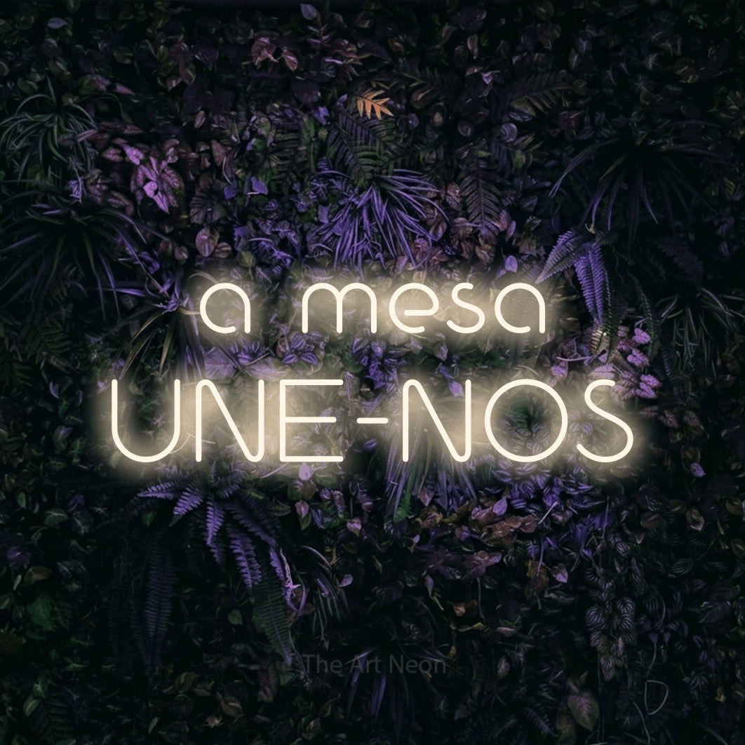 LED neon sign reading “a mesa UNE-NOS”, arranged in 2 lines.