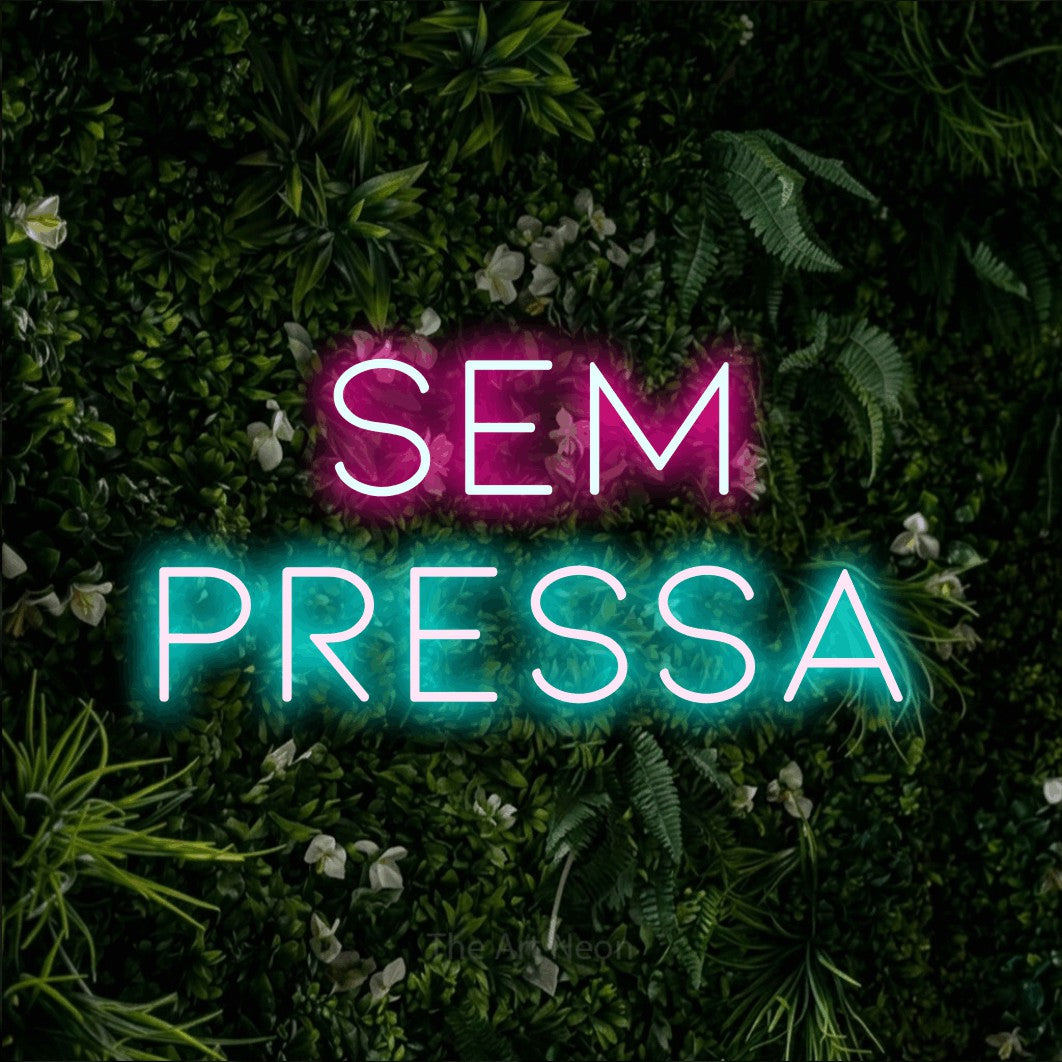 LED neon sign reading “Sem Pressa”, arranged in 2 lines.