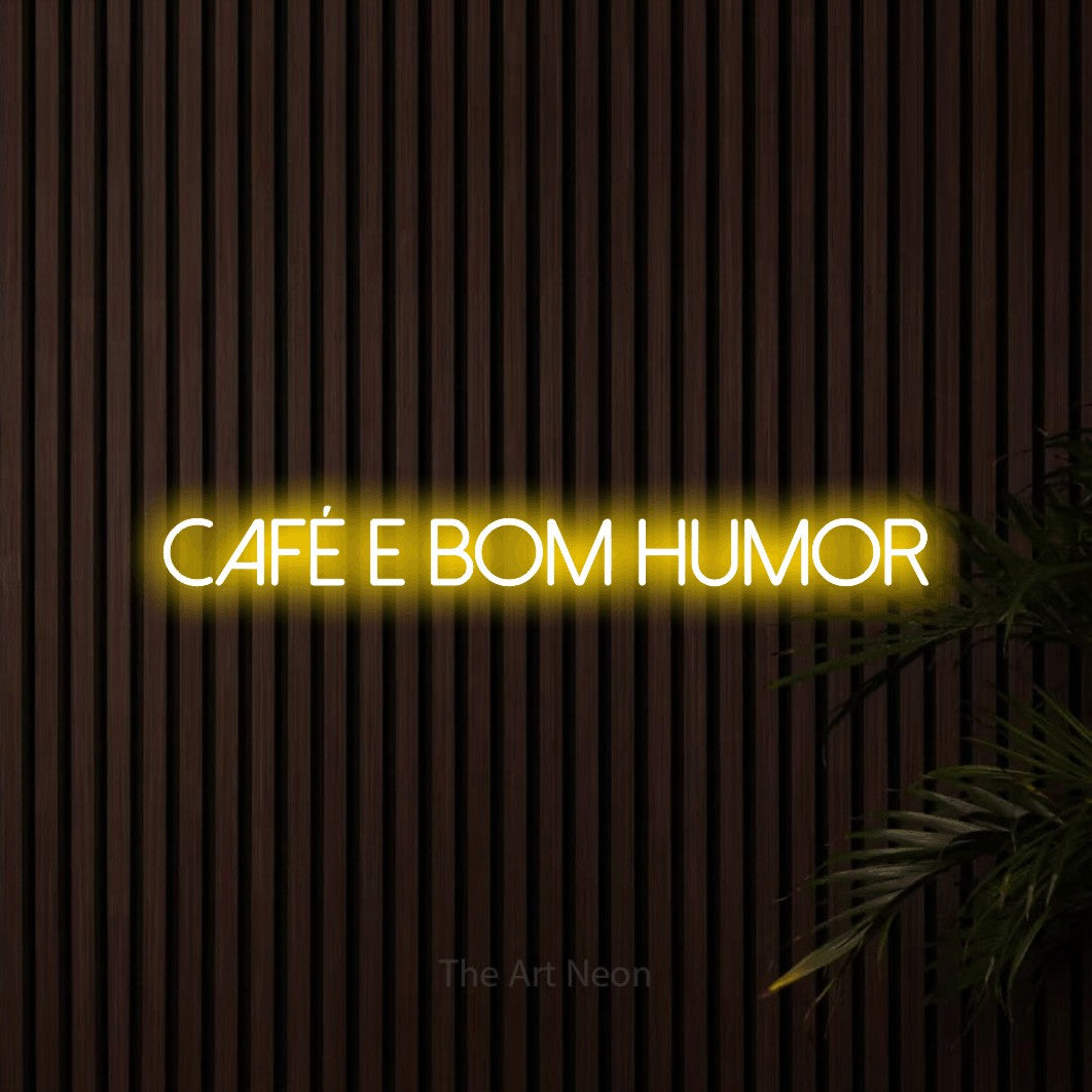 LED neon sign reading “café e bom humor”, arranged in a single line.