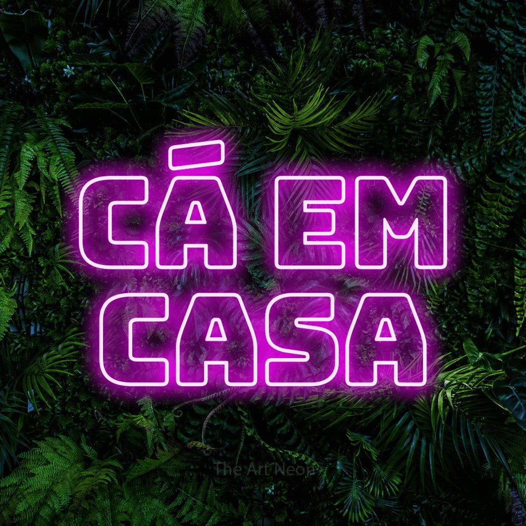 LED neon sign reading “cá em casa”, arranged in 2 lines.