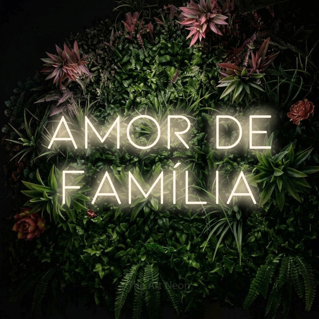 LED neon sign reading “amor de família”, arranged in 2 lines.
