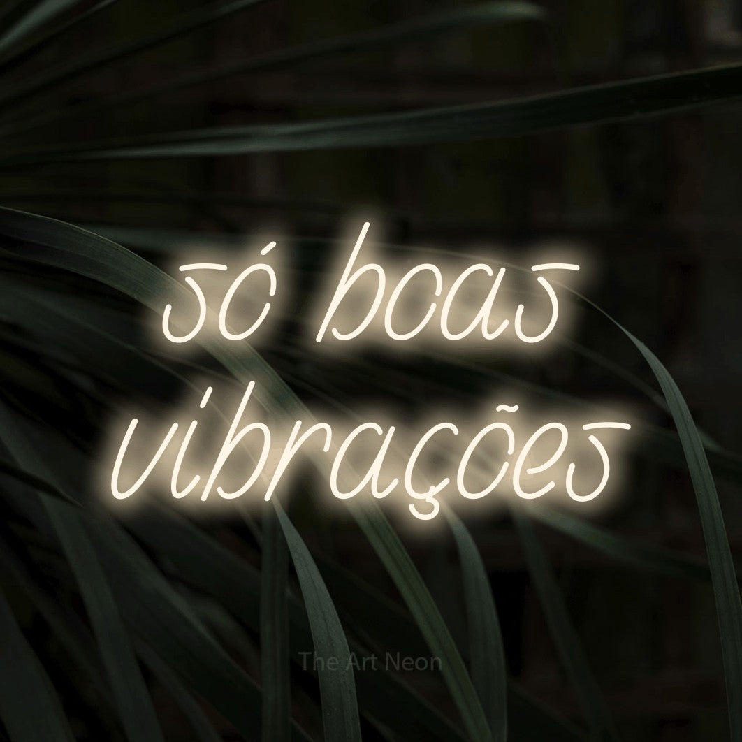 LED neon sign reading “só boas vibrações”, arranged in 2 lines.