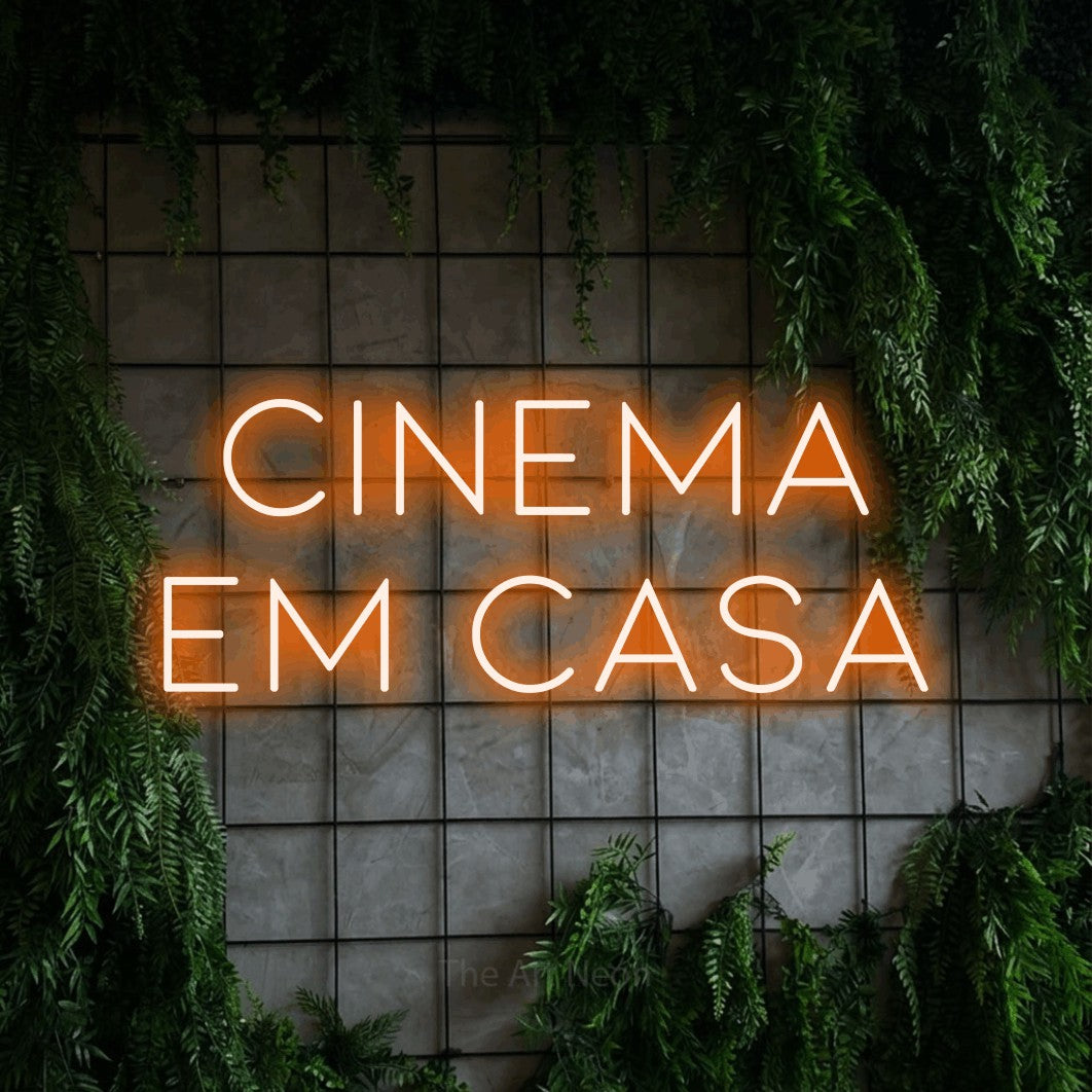 LED neon sign reading “Cinema em casa”, arranged in 2 lines.