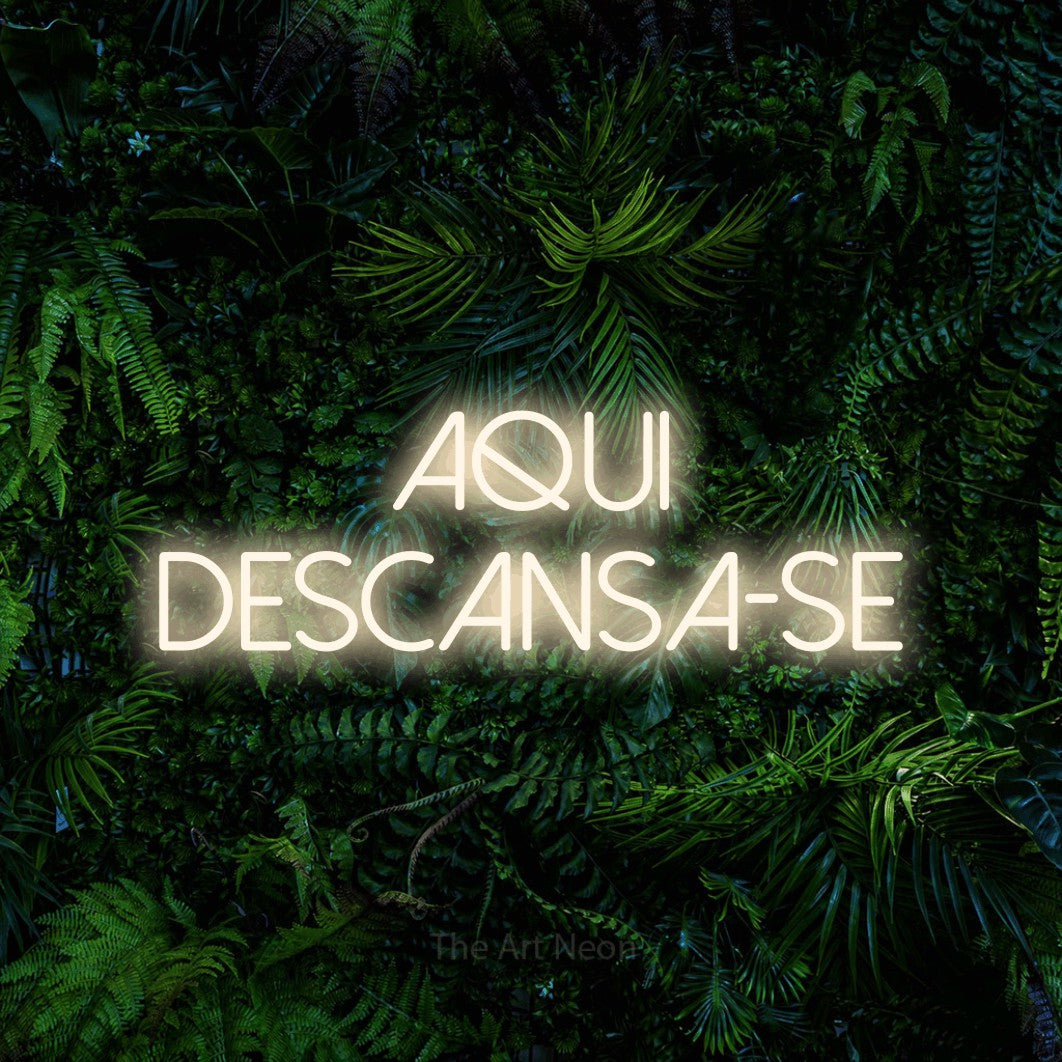 LED neon sign reading “AQUI DESCANSA-SE”, arranged in 2 lines.