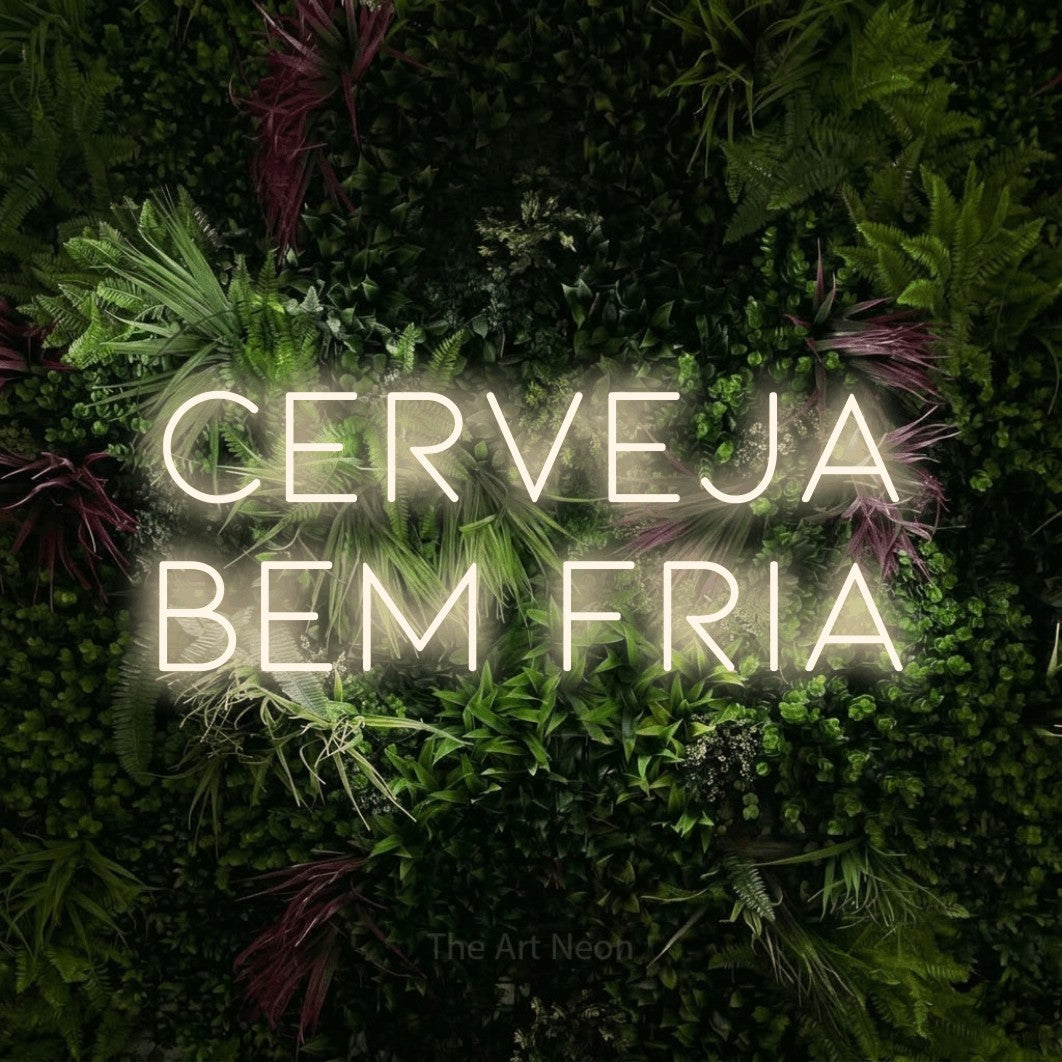 LED neon sign reading “CERVEJA BEM FRIA”, arranged in 2 lines.