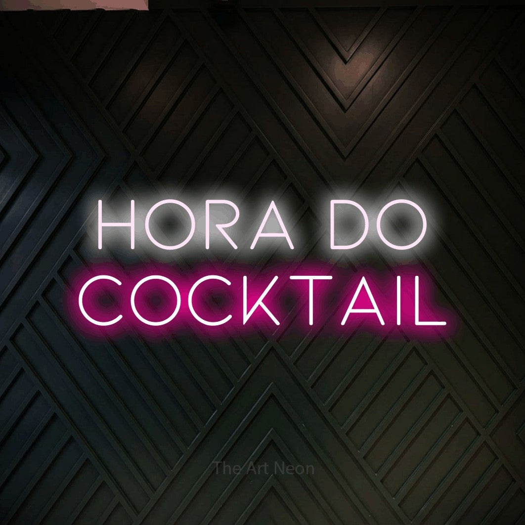LED neon sign reading “Hora do Cocktail”, arranged in 2 lines.