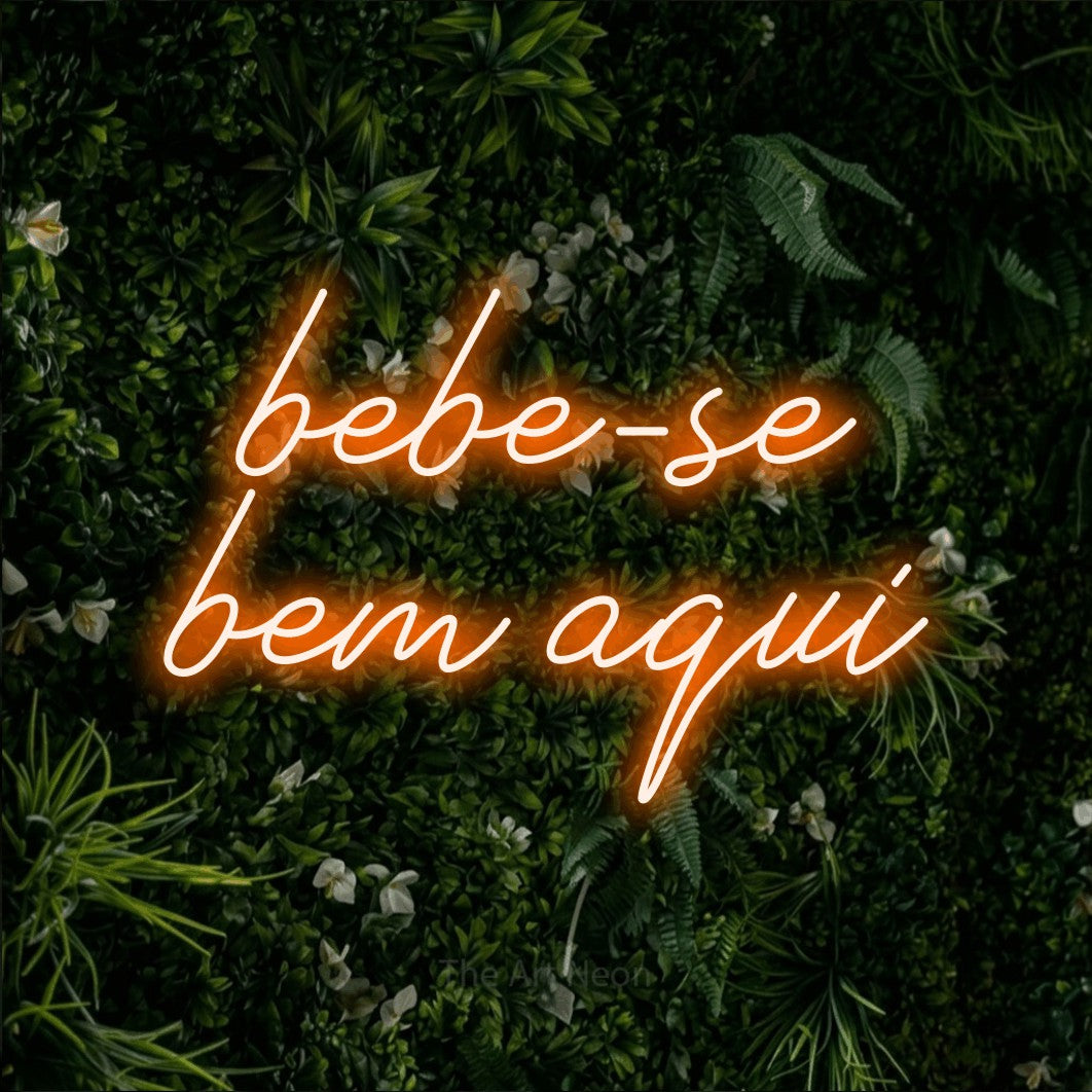LED neon sign reading “bebe-se bem aqui”, arranged in 2 lines.