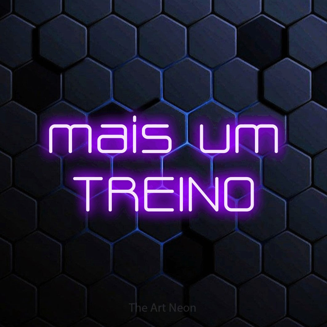 LED neon sign reading “mais um TREINO”, arranged in 2 lines.