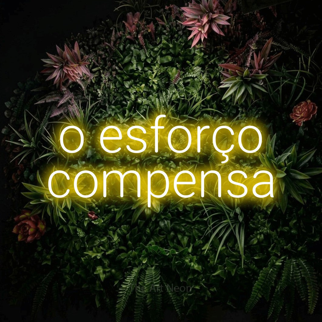 LED neon sign reading “o esforço compensa”, arranged in 2 lines.