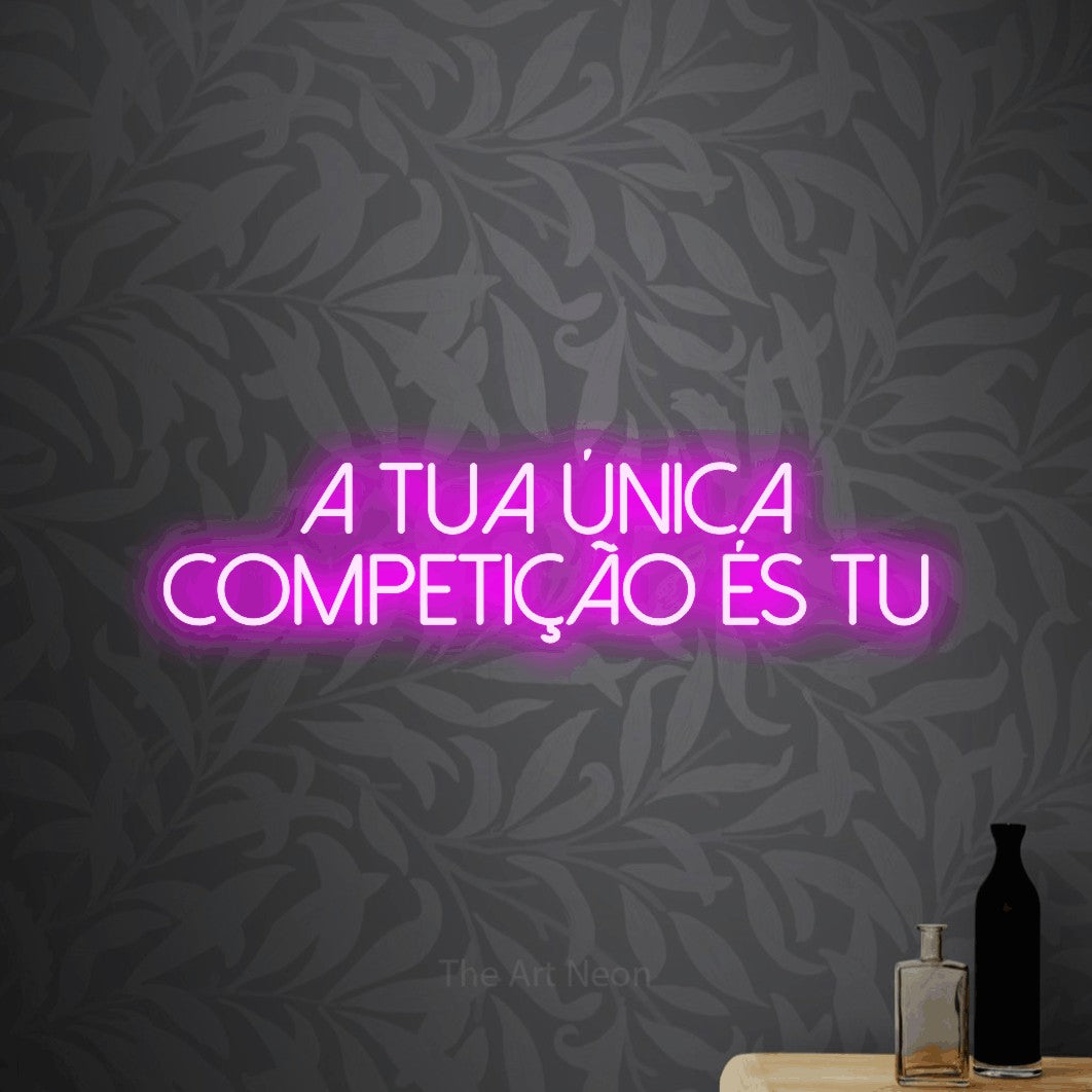 LED neon sign reading “a tua única competição és tu”, arranged in 2 lines.