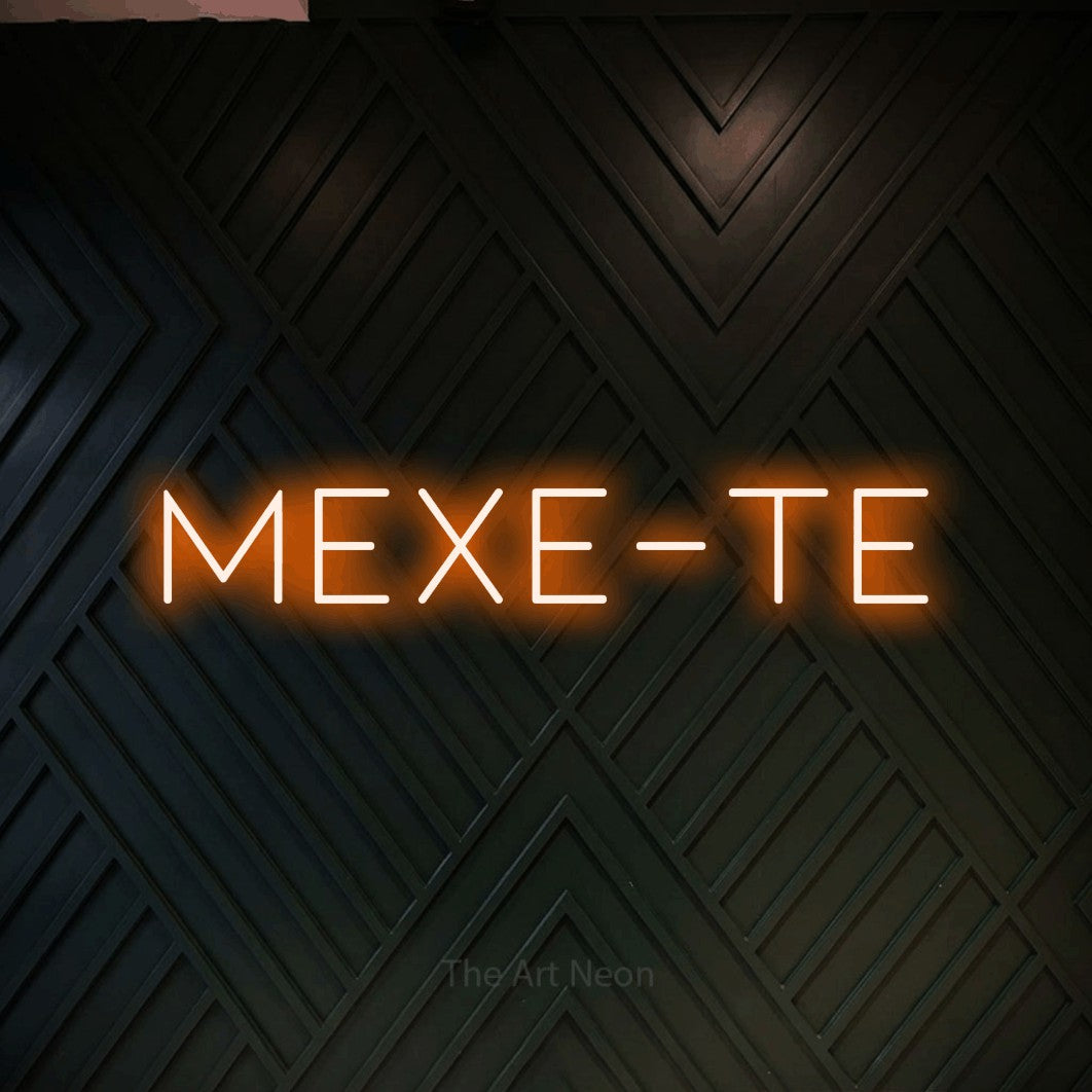 LED neon sign reading “MEXE-TE”, arranged in a single line.
