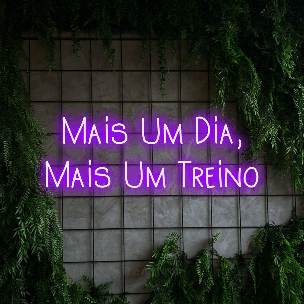 LED neon sign reading “Mais Um Dia, Mais Um Treino”, arranged in 2 lines.