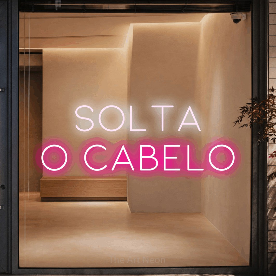 LED neon sign reading “SOLTA O CABELO”, arranged in 2 lines.