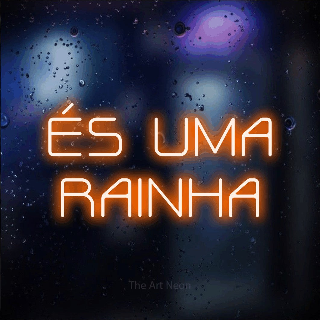 LED neon sign reading “ÉS UMA RAINHA”, arranged in 2 lines.