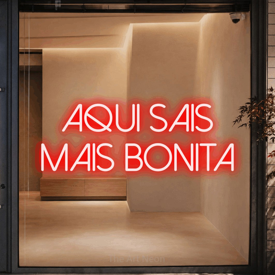 LED neon sign reading “AQUI SAIS MAIS BONITA”, arranged in 2 lines.