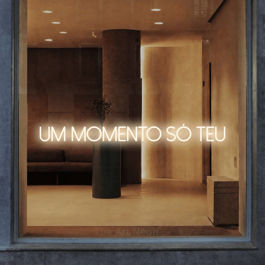 LED neon sign reading “um momento só teu”, arranged in a single line.