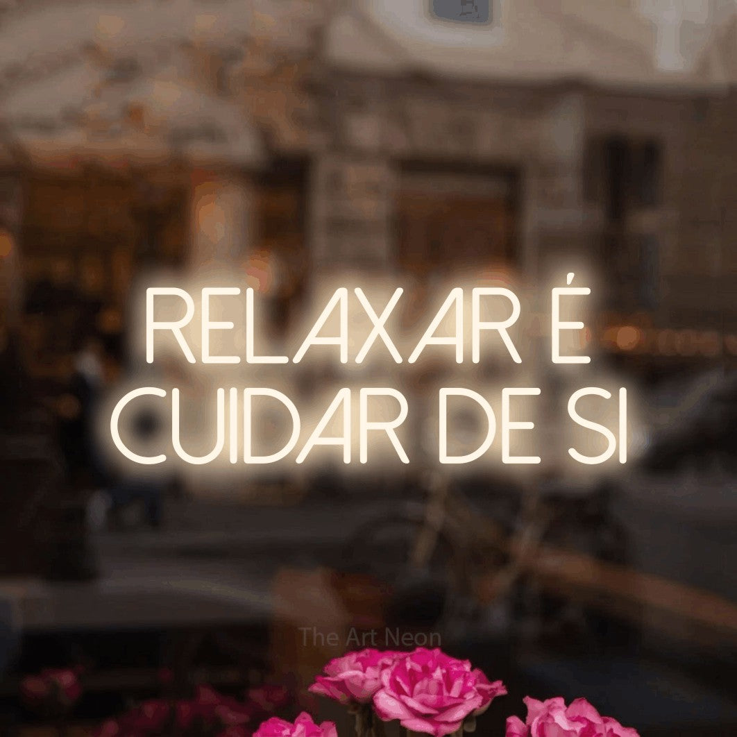 LED neon sign reading “Relaxar É Cuidar de Si”, arranged in 2 lines.