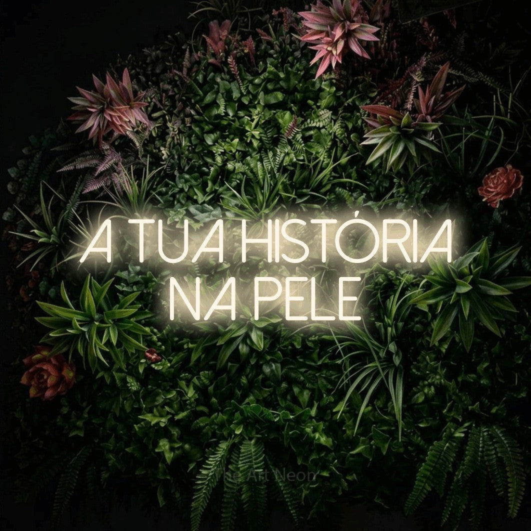 LED neon sign reading “a tua história na pele”, arranged in 2 lines.