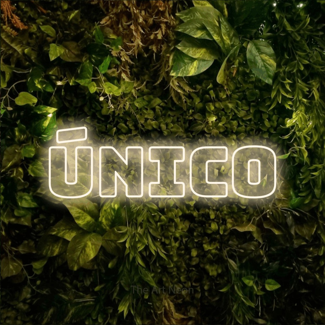 LED neon sign reading “Único”, arranged in a single line.