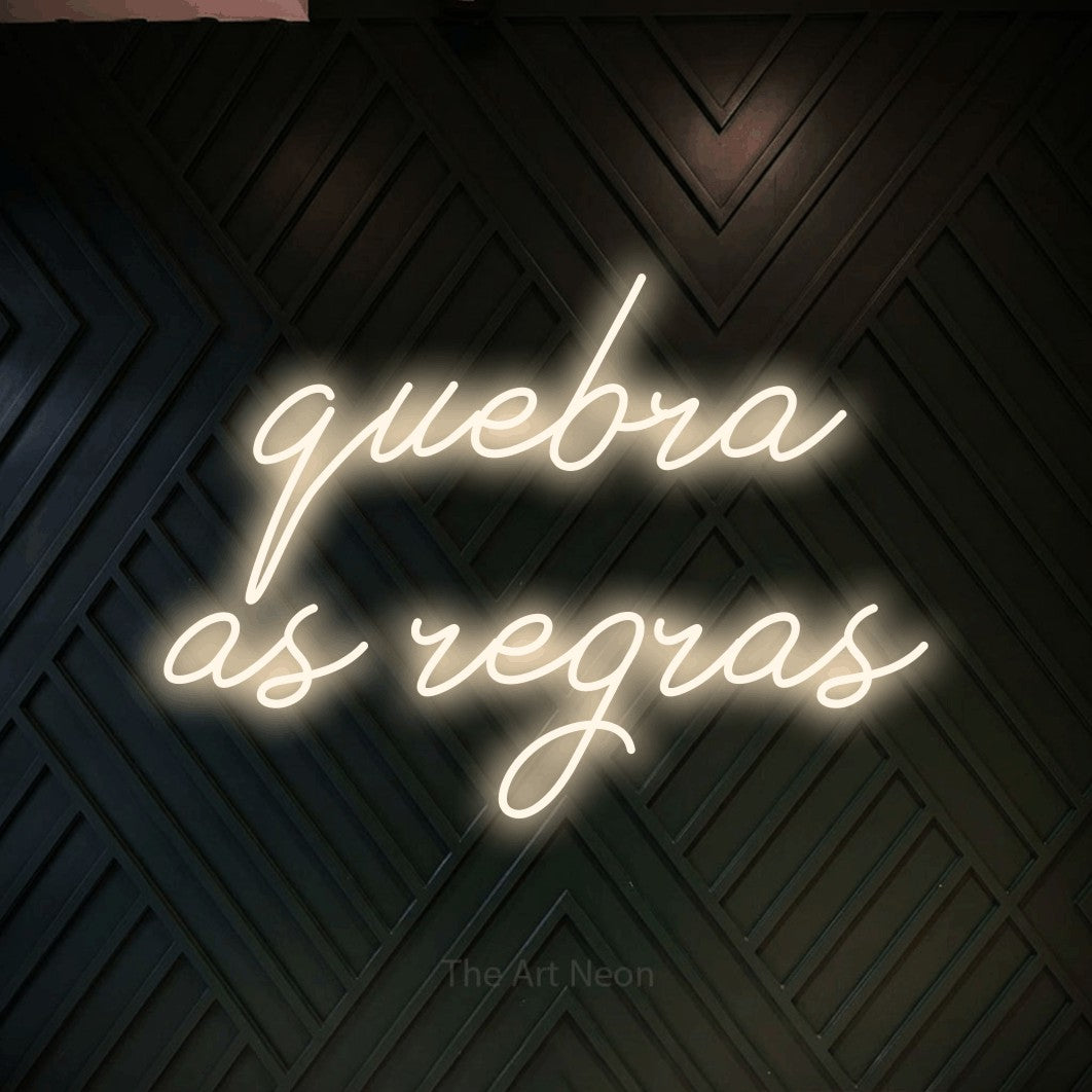 LED neon sign reading “quebra as regras”, arranged in 2 lines.
