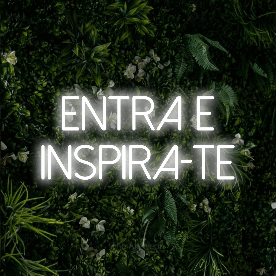 LED neon sign reading “ENTRA E INSPIRA-TE”, arranged in 2 lines.