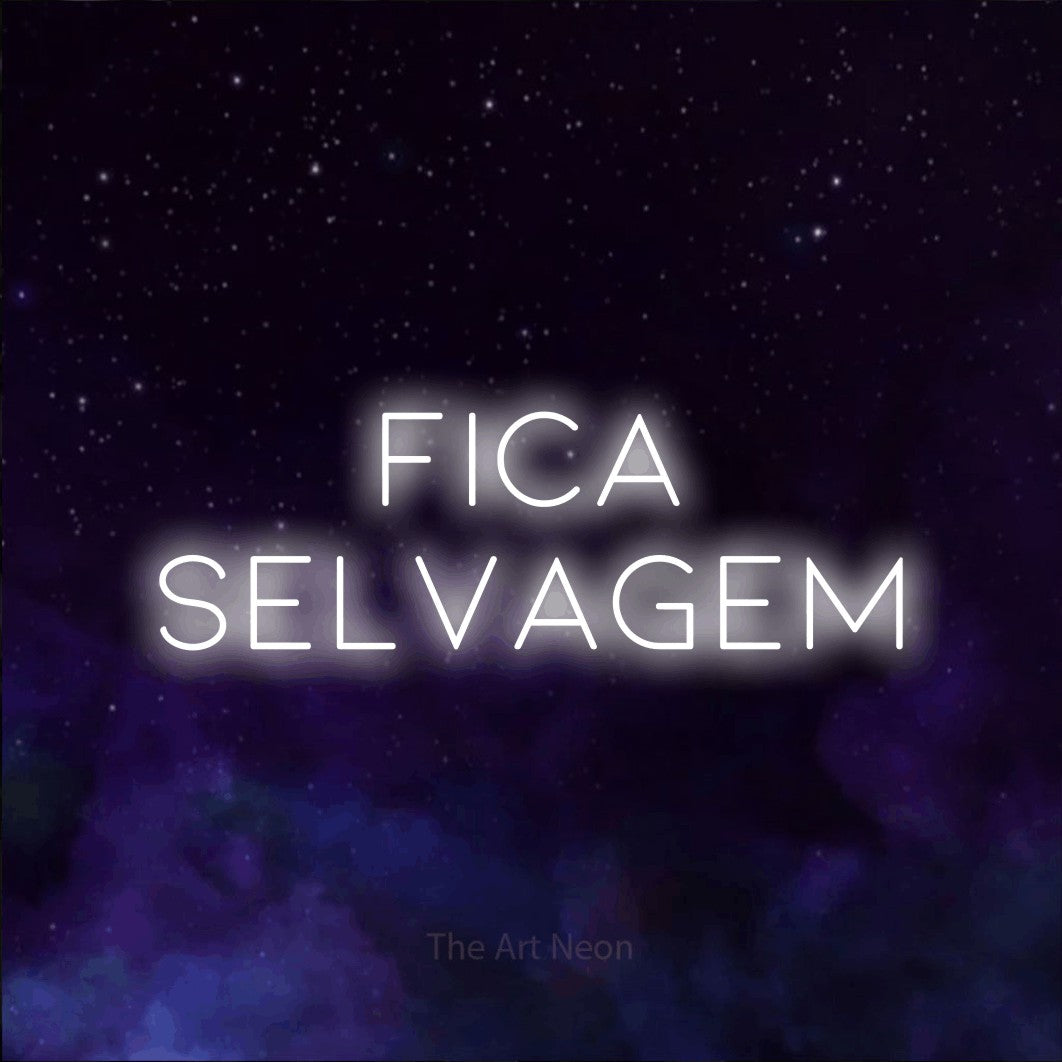 LED neon sign reading “fica selvagem”, arranged in 2 lines.