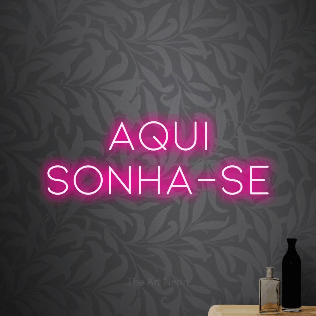 LED neon sign reading “Aqui Sonha-se”, arranged in 2 lines.