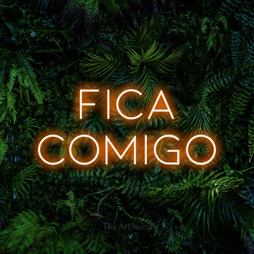 LED neon sign reading “Fica Comigo”, arranged in 2 lines.