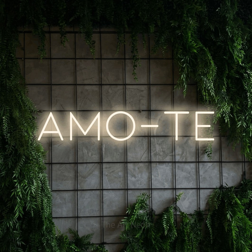 LED neon sign reading “amo-te”, arranged in a single line.