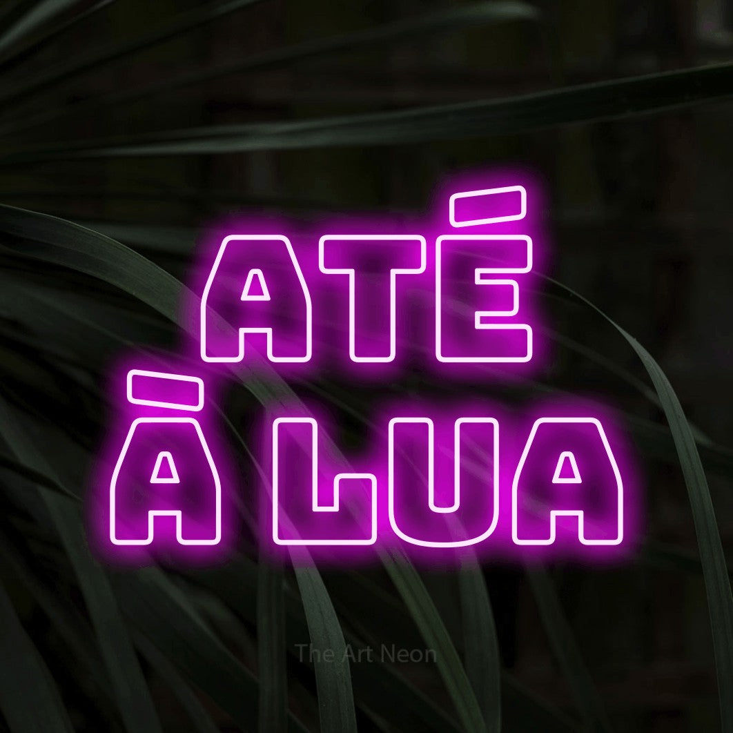 LED neon sign reading “Até à Lua”, arranged in 2 lines.