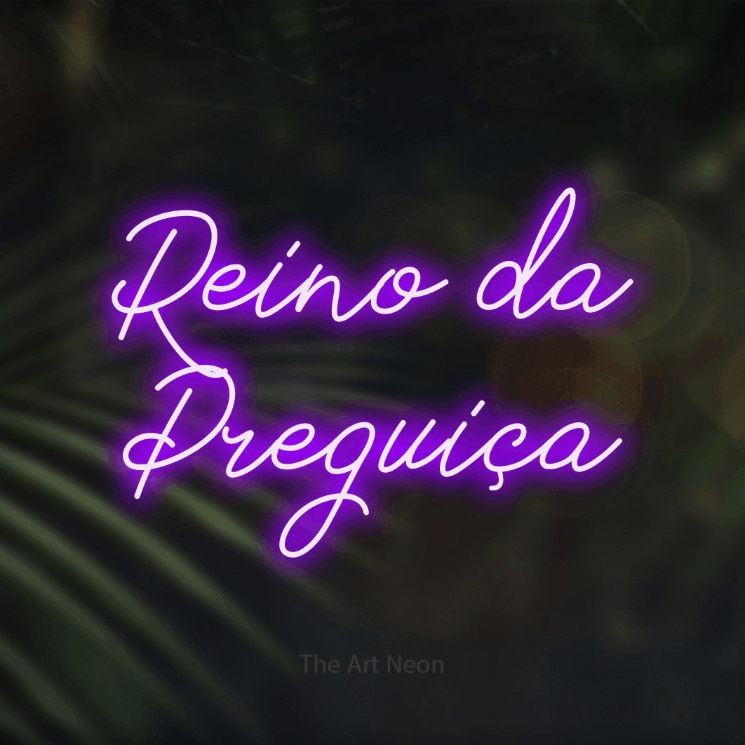 LED neon sign reading “Reino da Preguiça”, arranged in 2 lines.