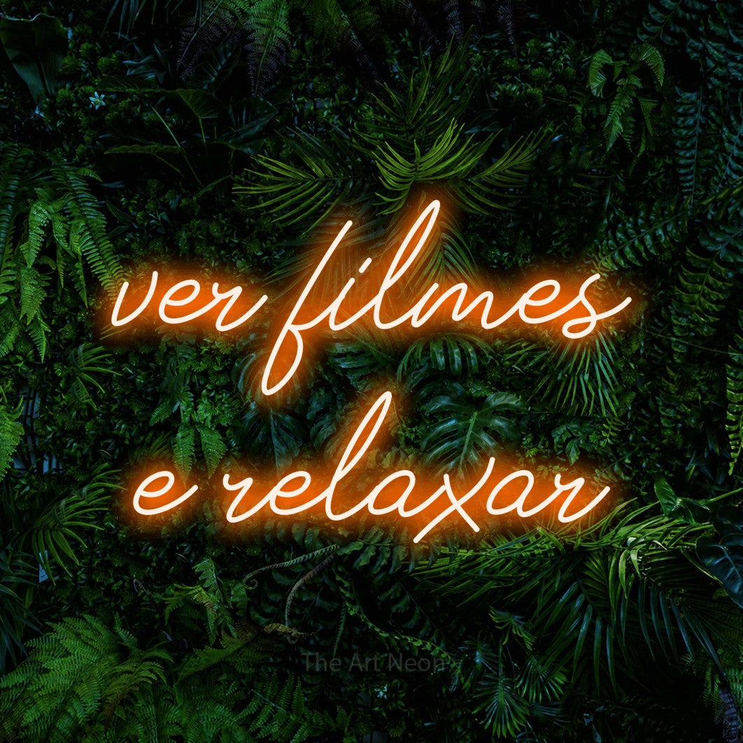 LED neon sign reading “ver filmes e relaxar”, arranged in 2 lines.
