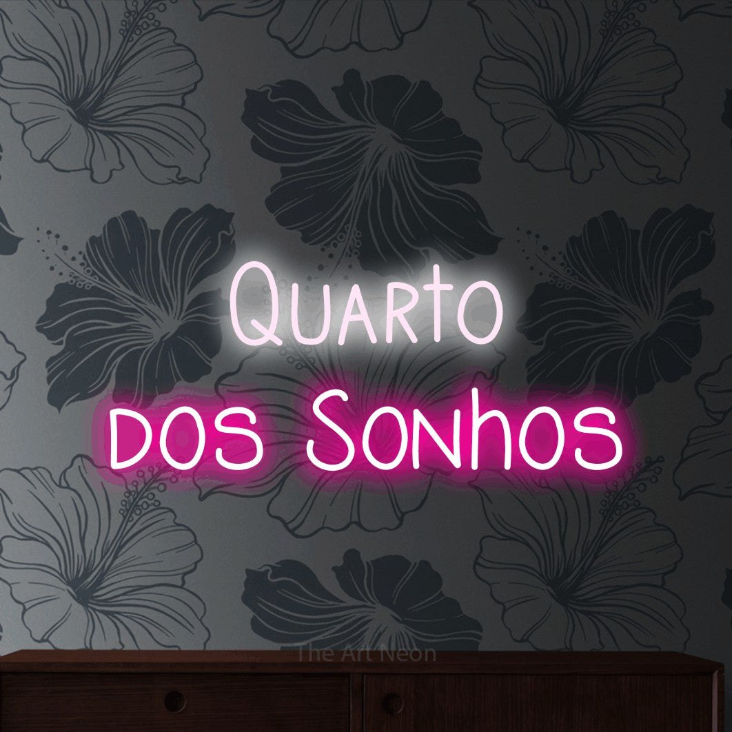 LED neon sign reading “Quarto dos Sonhos”, arranged in 2 lines.