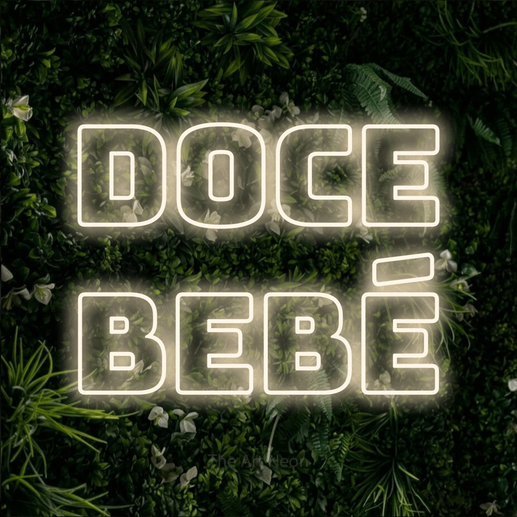 LED neon sign reading “DOCE BEBÉ”, arranged in 2 lines.