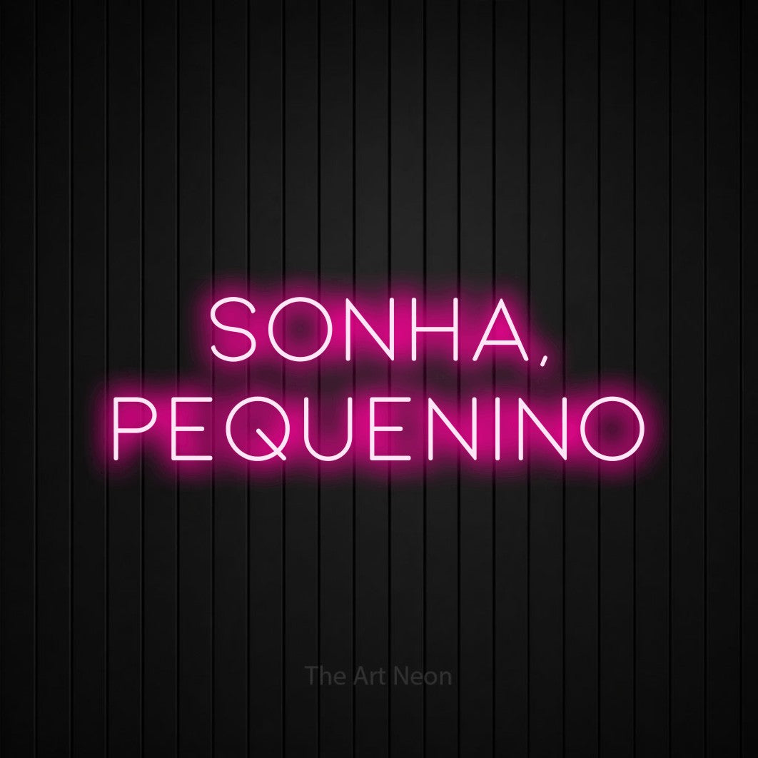 LED neon sign reading “SONHA, PEQUENINO”, arranged in 2 lines.